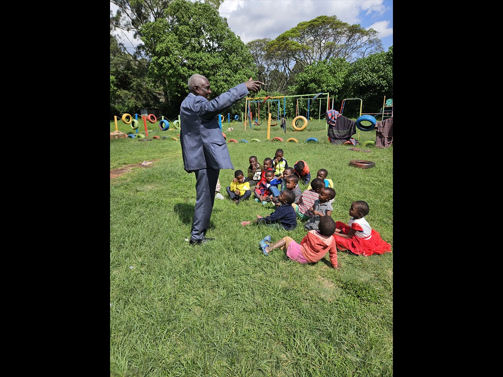 Pastor Sammy Mbugua teaching children at Nairobi Rescue Center